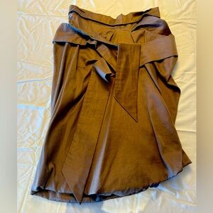 Gorgeous Dries Van Noten skirt. Very elegant with a folded waist.